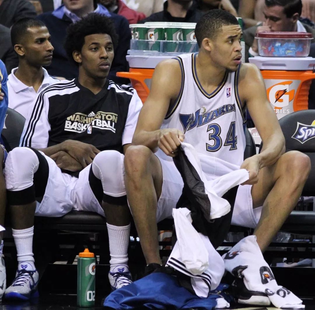 手心朝下 手心朝下